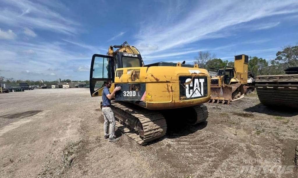CAT 320 D Roomikekskavaatorid