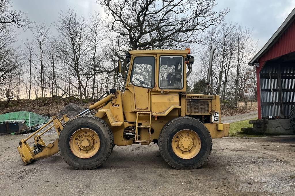 CAT 910 Rataslaadurid