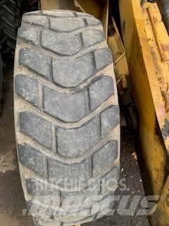 CAT 910 Rataslaadurid