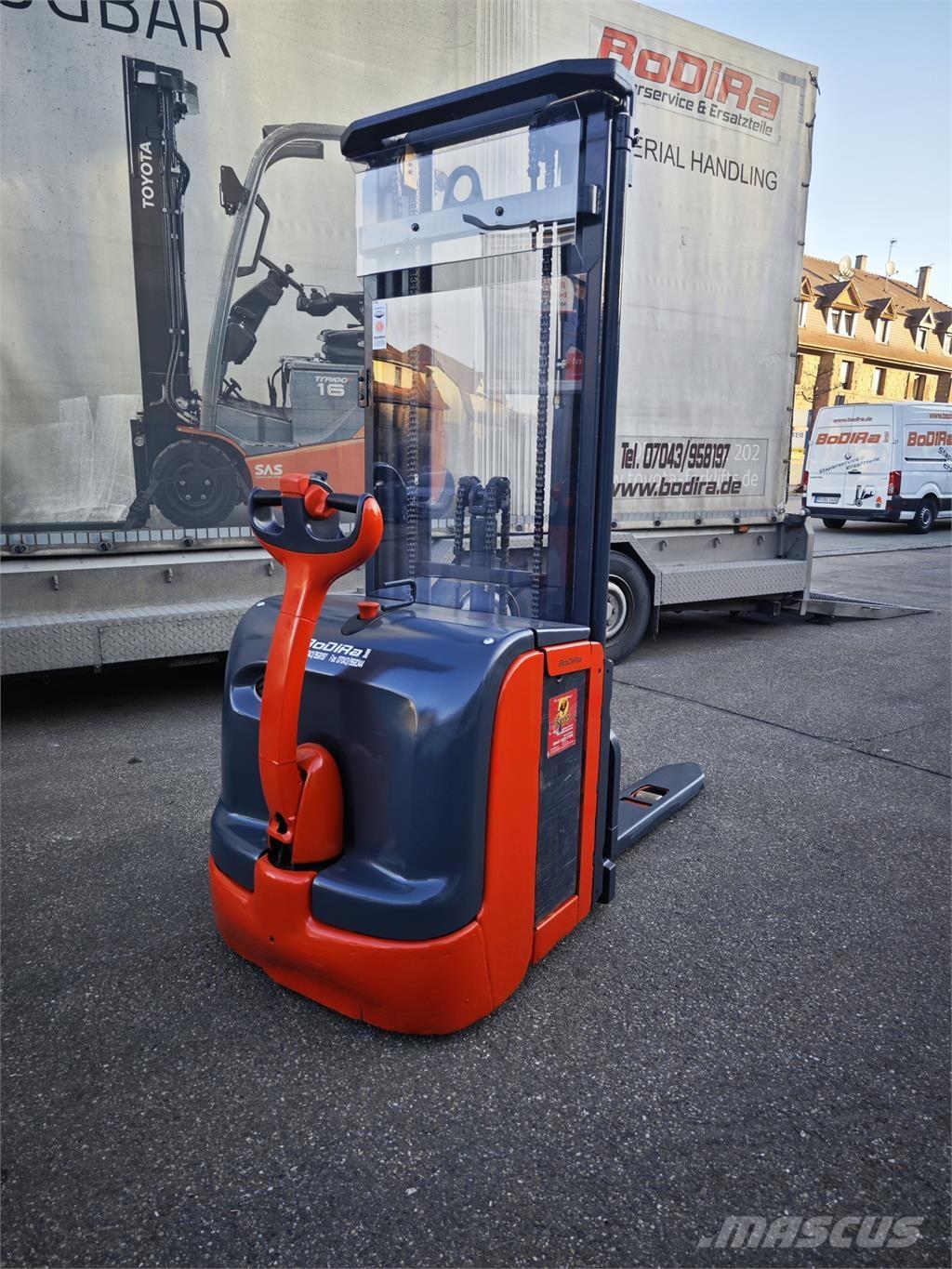 Linde L14 Platvormiga virnastajad