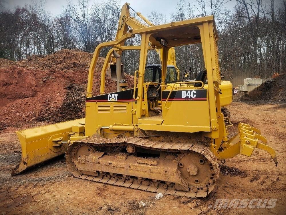 CAT D 4 C Buldooserid