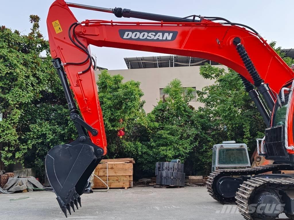 Doosan DX300LC-9C Roomikekskavaatorid