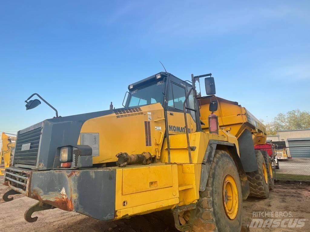 Komatsu HM 400-2 Liigendraamiga pinnaseveokid