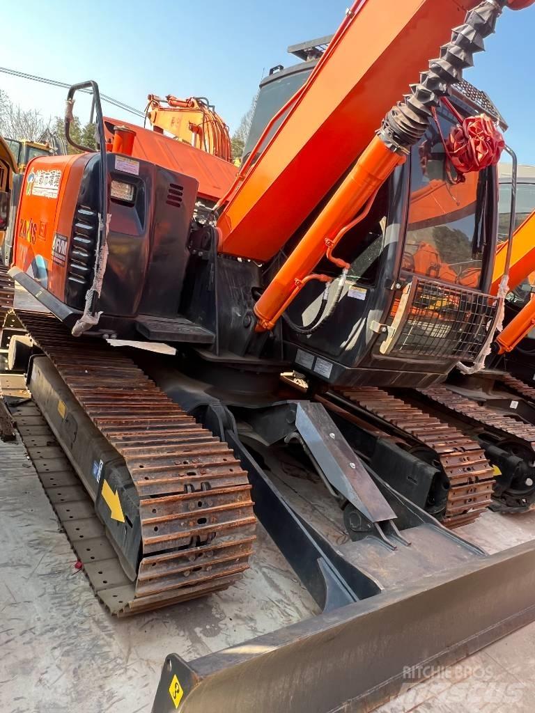Hitachi ZX70 Väikeekskavaatorid 7t-12t