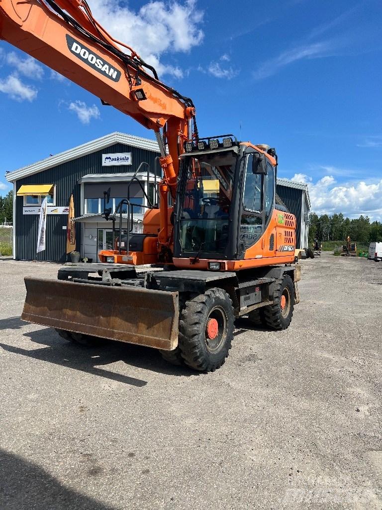 Doosan DX 160 W-3 Ratasekskavaatorid
