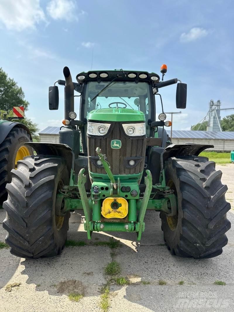 John Deere 6215R Traktorid