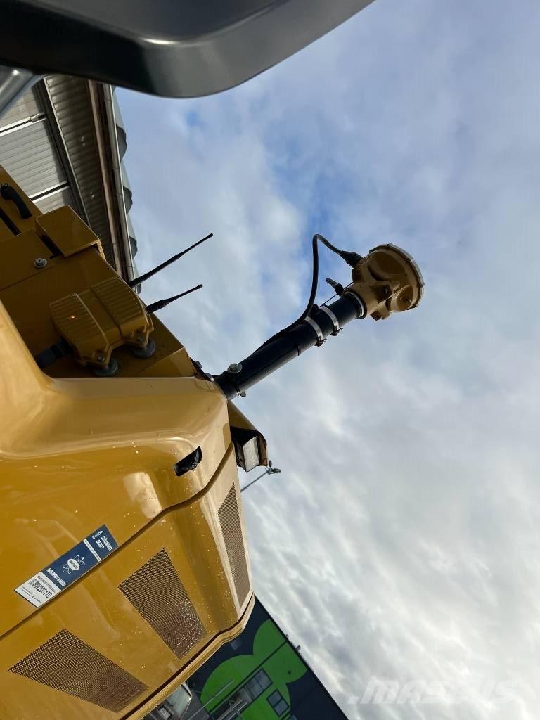 CAT 330 Roomikekskavaatorid