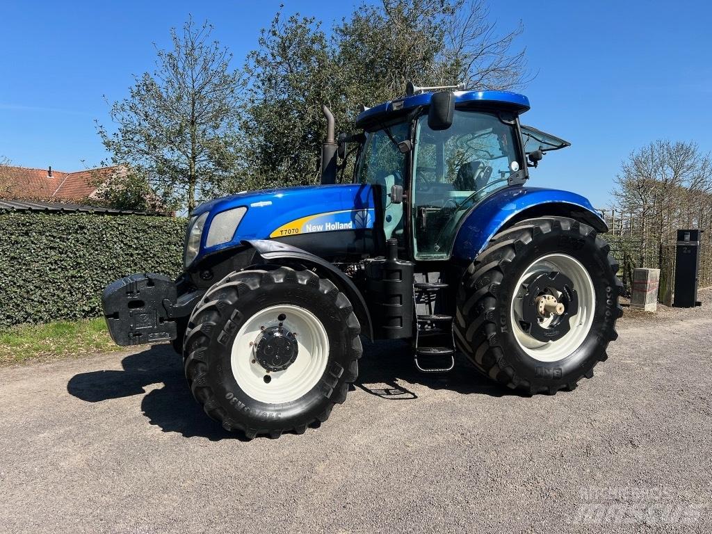 New Holland T 7070 Traktorid