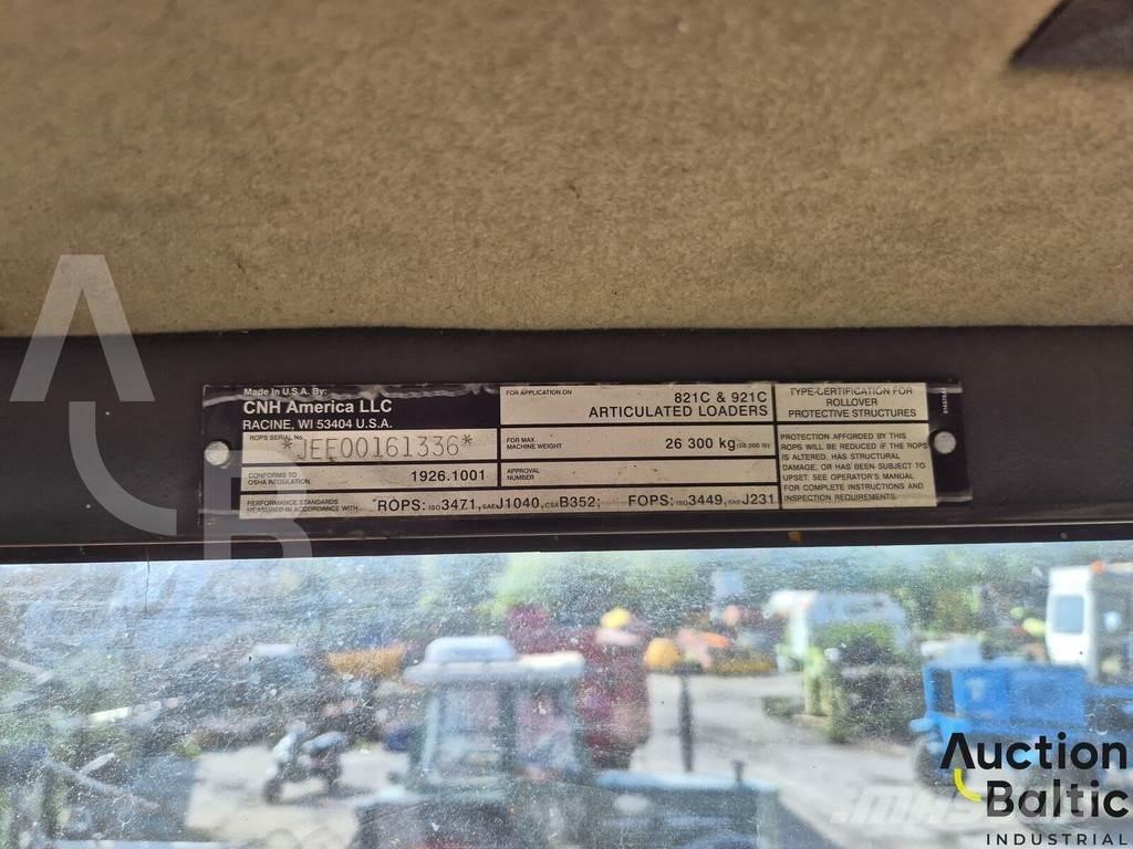 CASE 821 C Rataslaadurid