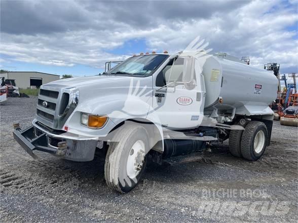 Ford F750 XL Veepaagiga autod