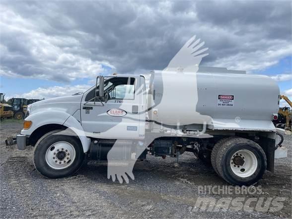 Ford F750 XL Veepaagiga autod