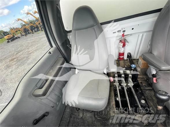Ford F750 XL Veepaagiga autod