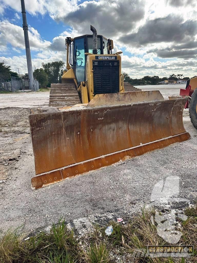 CAT D 6 N Buldooserid
