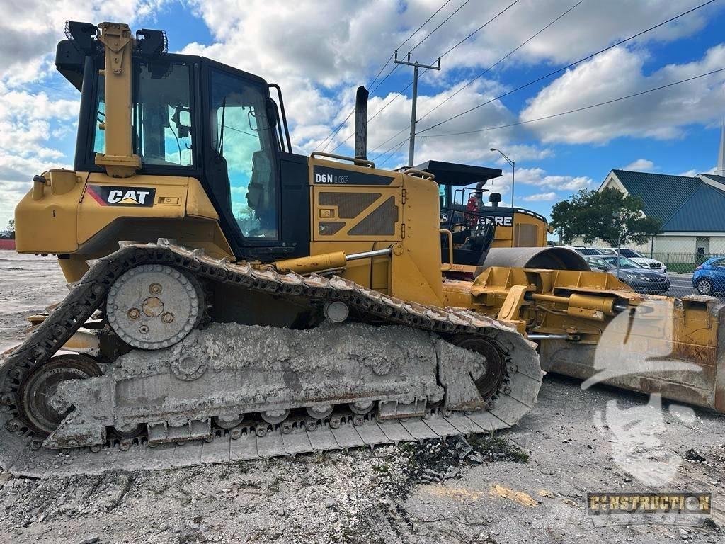 CAT D 6 N Buldooserid