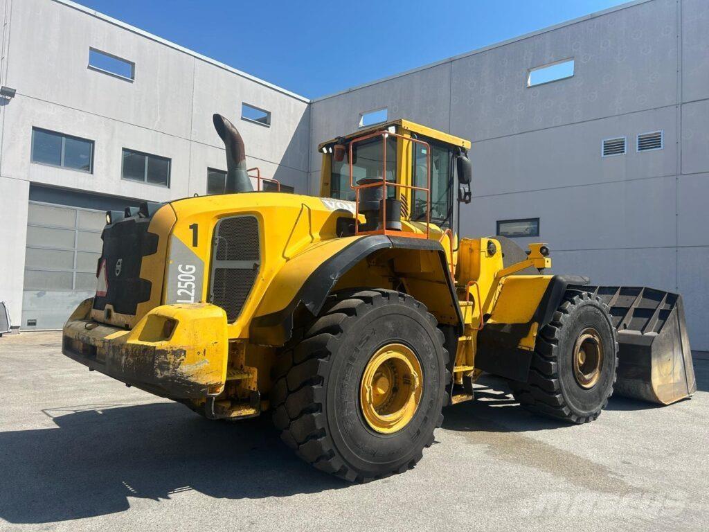 Volvo L250G Rataslaadurid