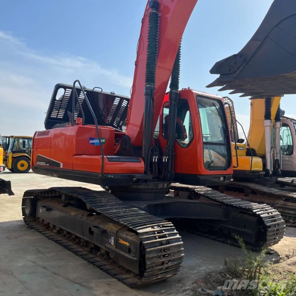 Doosan DX 300 Roomikekskavaatorid