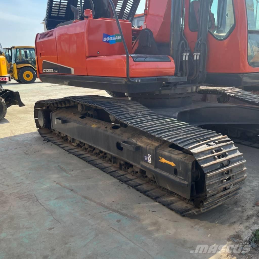 Doosan DX 300 Roomikekskavaatorid