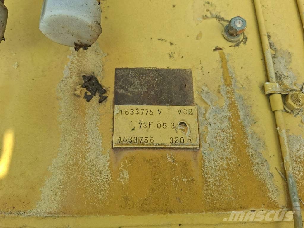 CAT 320 C L Roomikekskavaatorid
