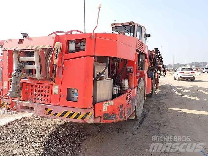 Sandvik DT821 C Vertikaalsed puurmasinad