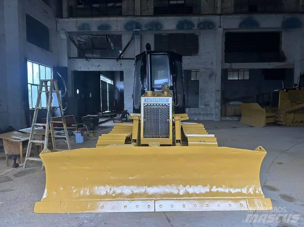 CAT D 4 C Buldooserid