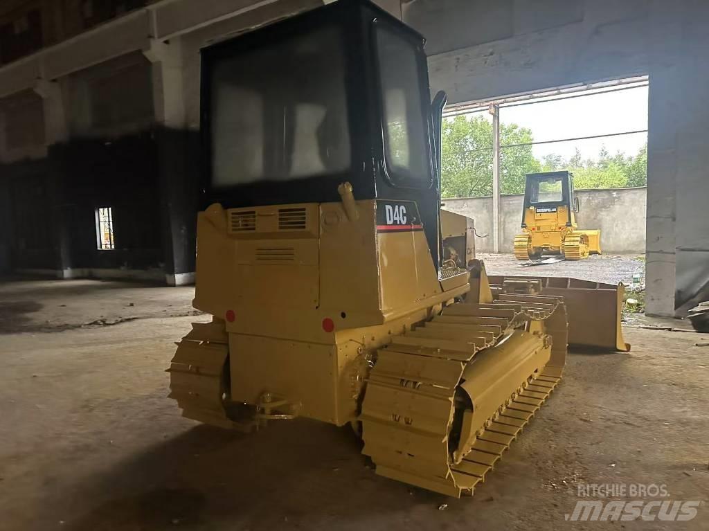 CAT D 4 C Buldooserid