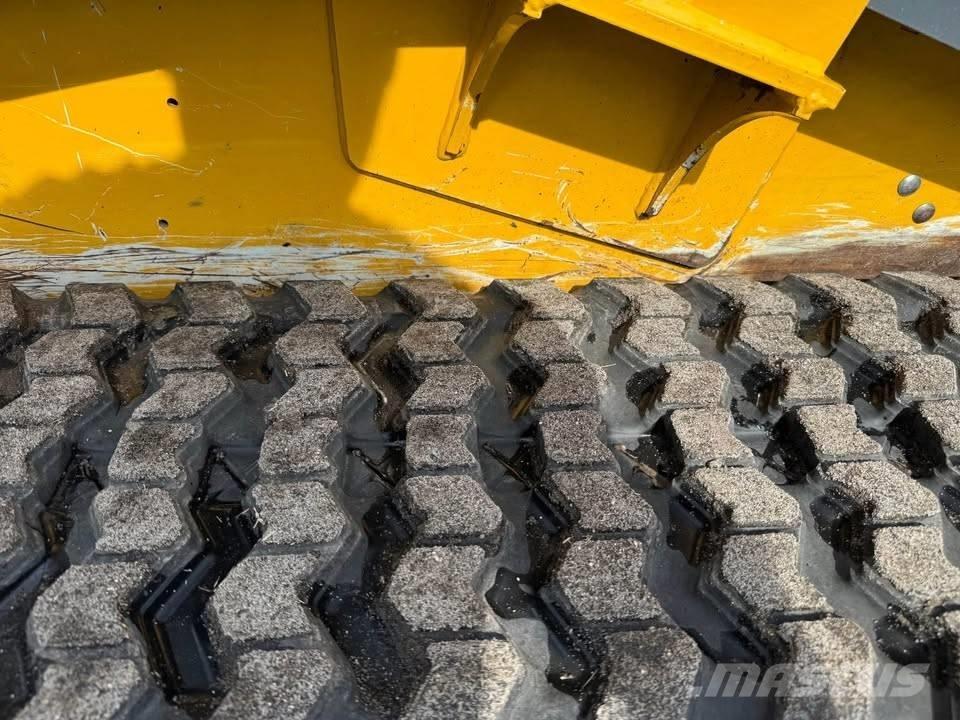 John Deere 317G Kompaktlaadurid