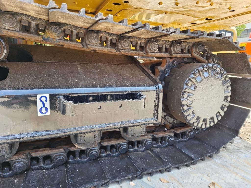 CAT 320 D Roomikekskavaatorid