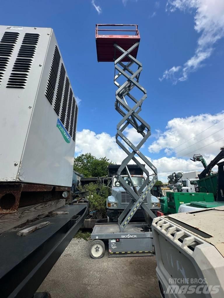 JLG 32 Lift Käärtõstukid
