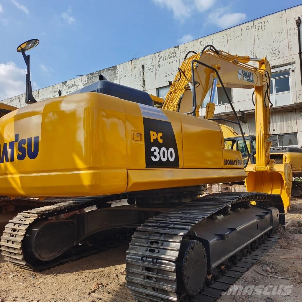 Komatsu PC 300-7 Roomikekskavaatorid