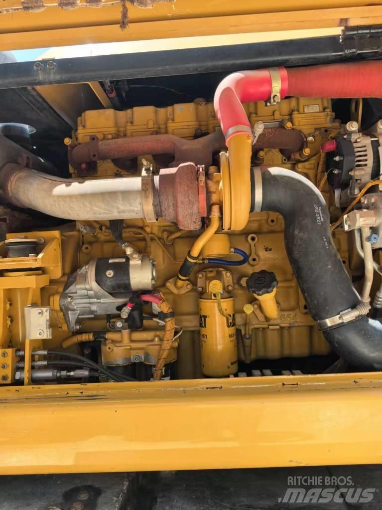 CAT M 320 Ratasekskavaatorid