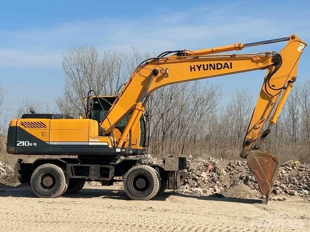 Hyundai R210W-9 Ratasekskavaatorid