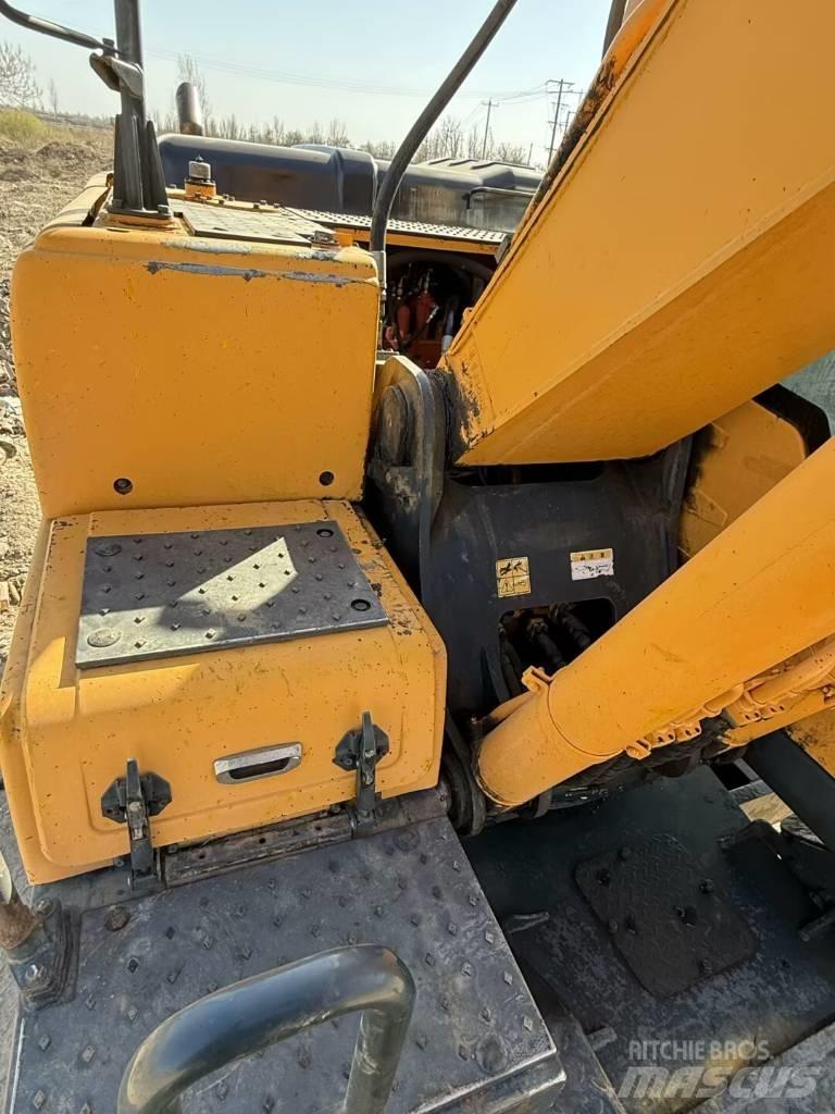 Hyundai R210W-9 Ratasekskavaatorid