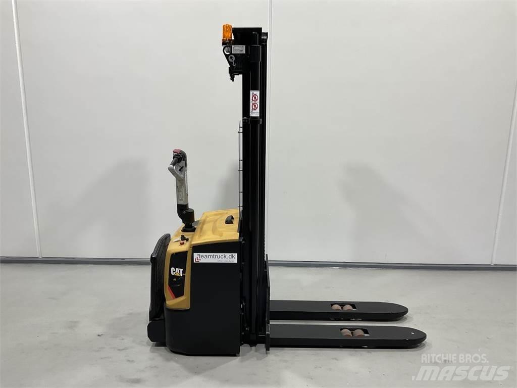 CAT NSP16N2R Platvormiga virnastajad