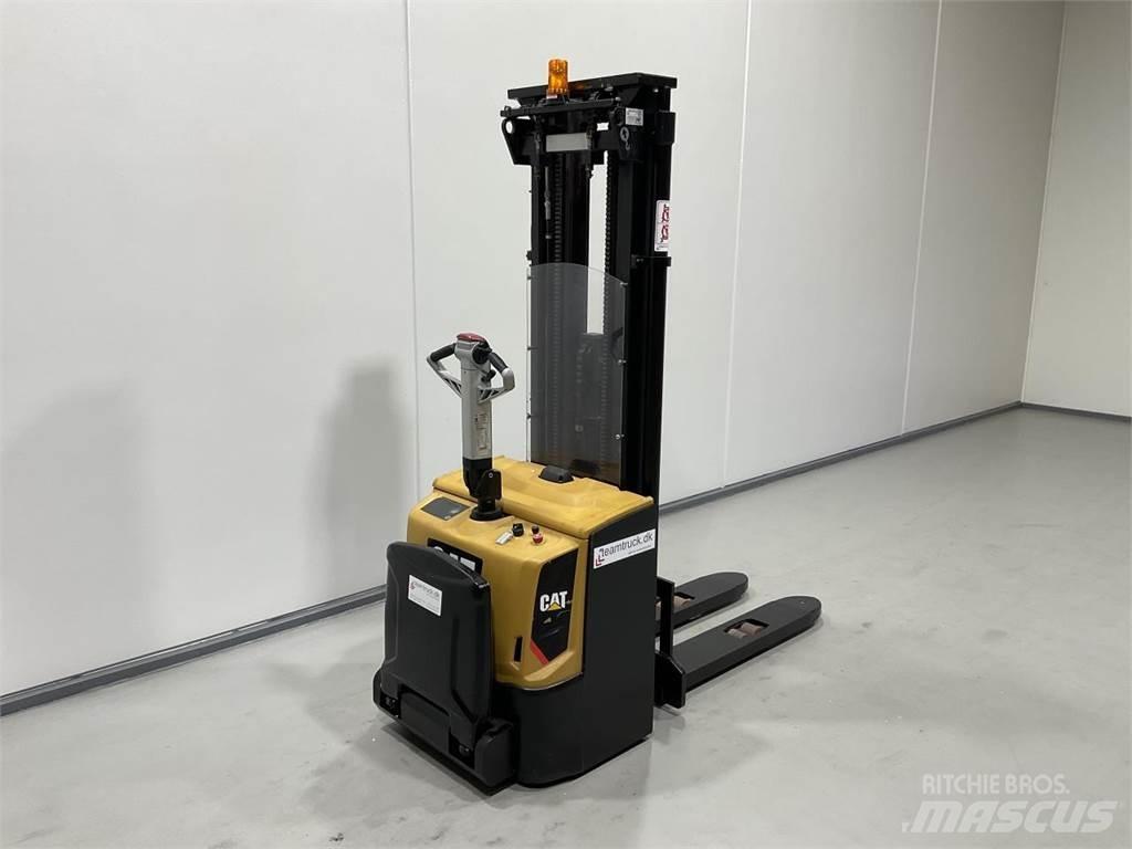 CAT NSP16N2R Platvormiga virnastajad