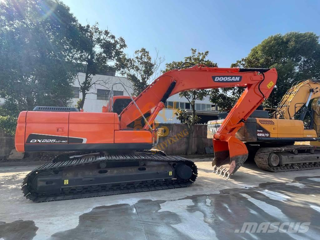 Doosan DX 225 LC Pika noolega ekskavaatorid