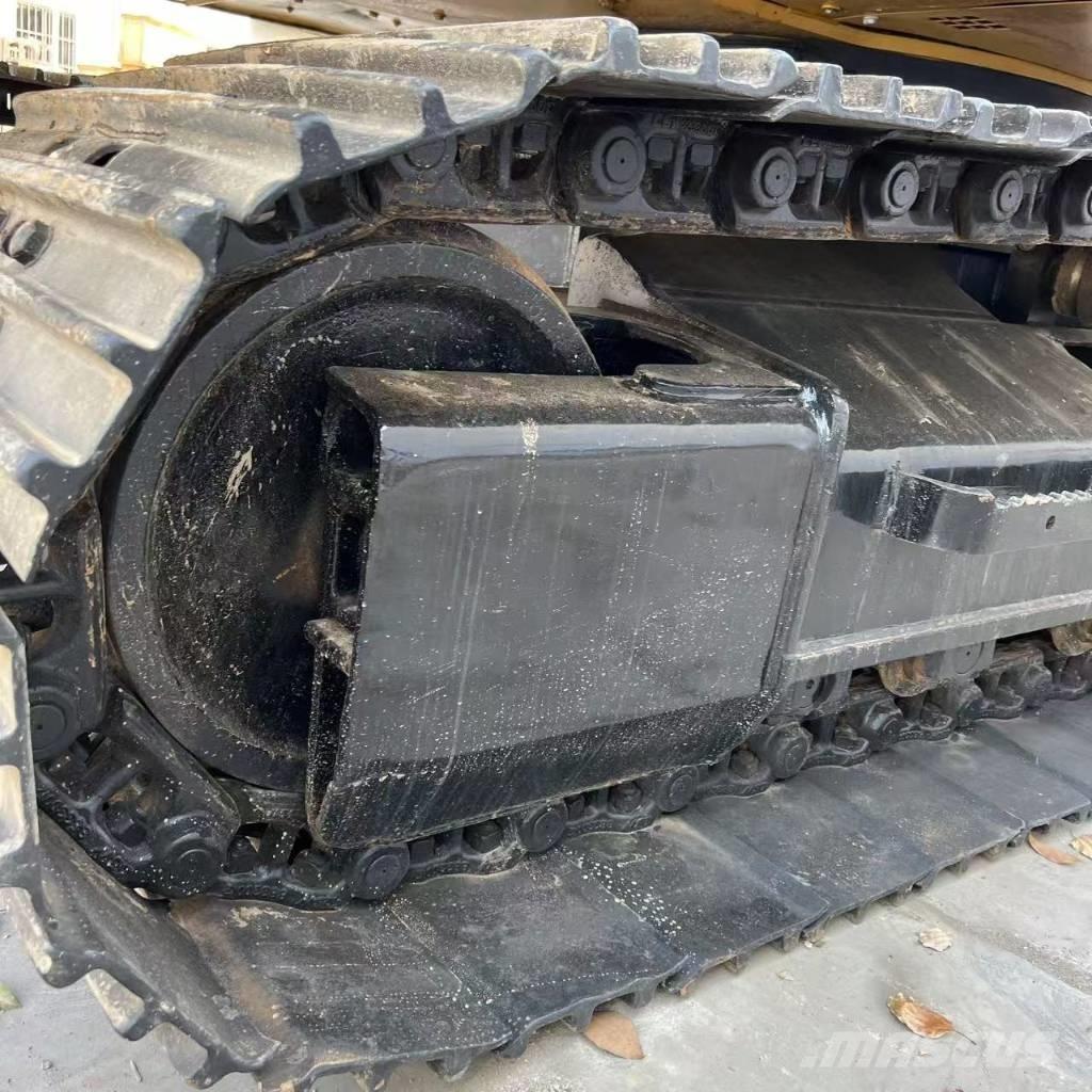 CAT 320d2 Väikeekskavaatorid 7t-12t