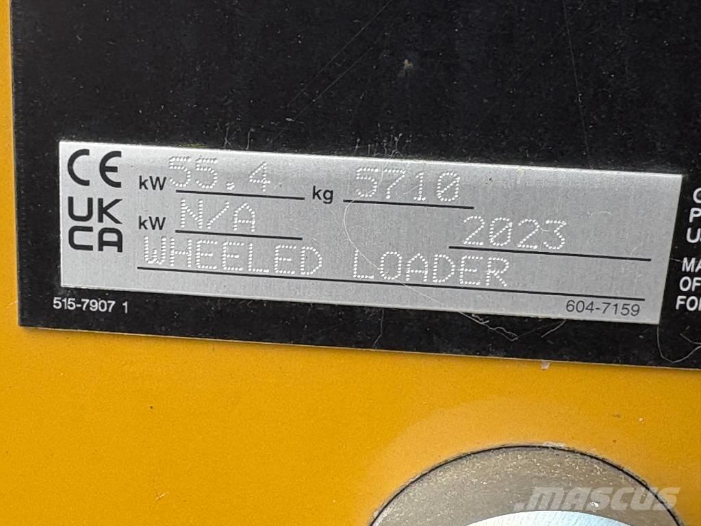 CAT 906 Rataslaadurid