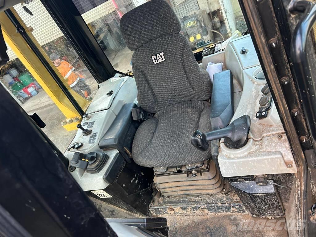 CAT D 6 N LGP Buldooserid