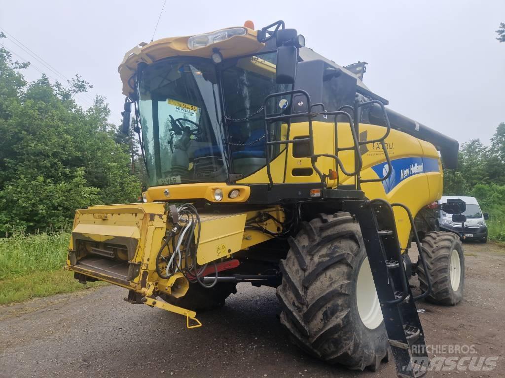 New Holland CX 8070 Teraviljakombainid