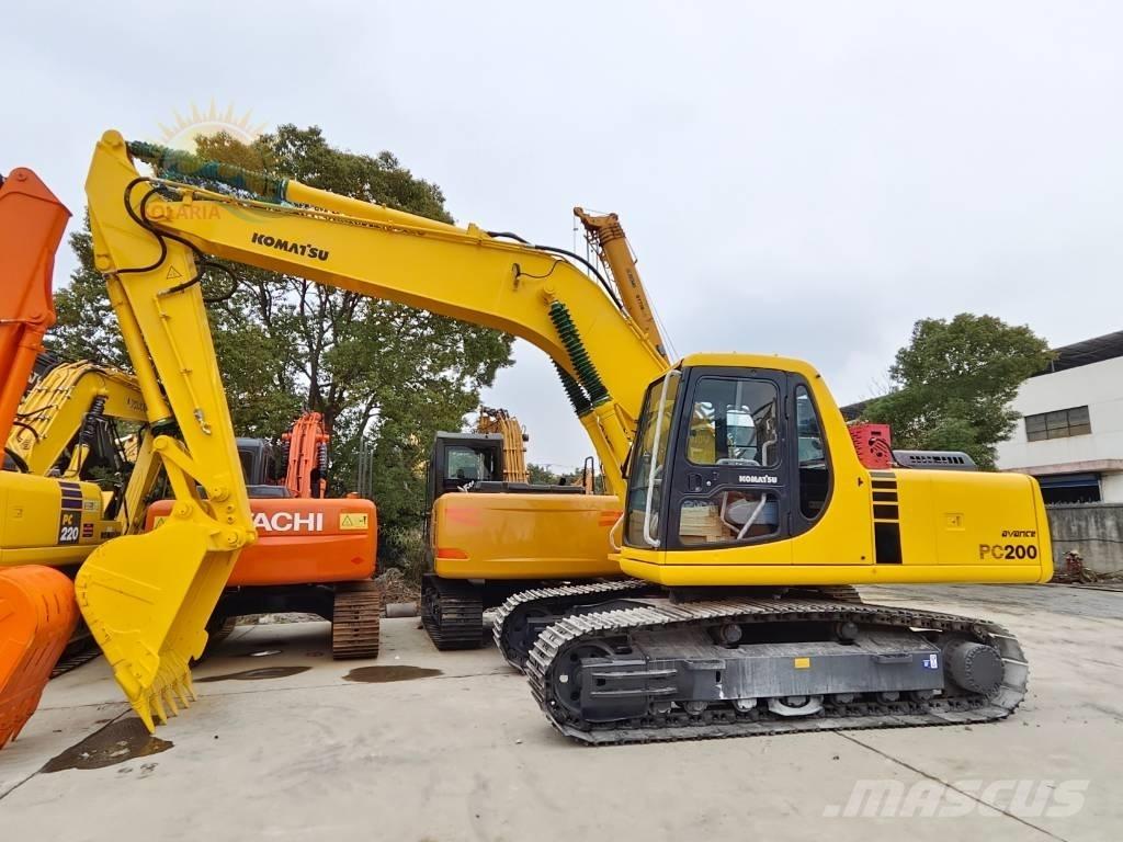 Komatsu PC 200-6 Roomikekskavaatorid
