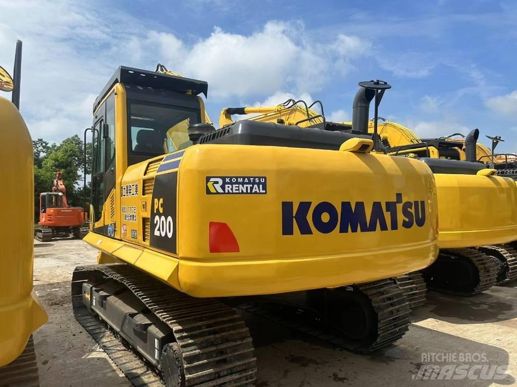 Komatsu PC 200 Roomikekskavaatorid