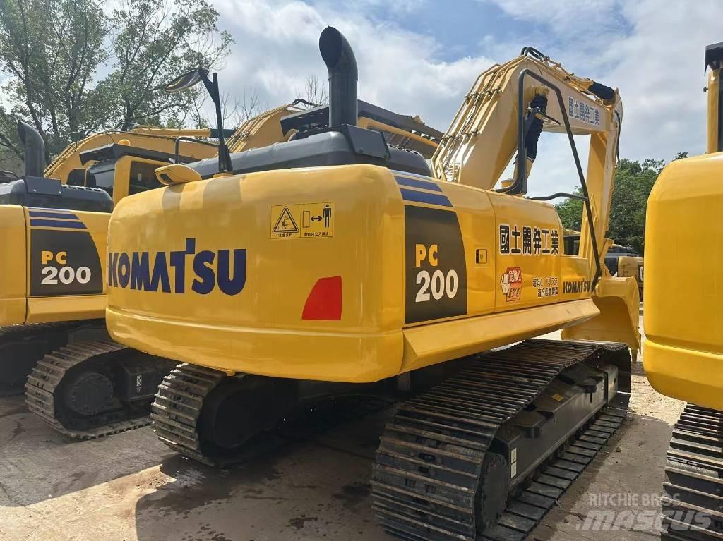 Komatsu PC 200 Roomikekskavaatorid