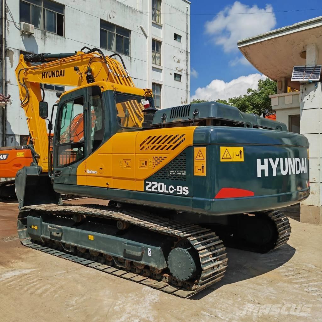 Hyundai R220LC-9S Roomikekskavaatorid