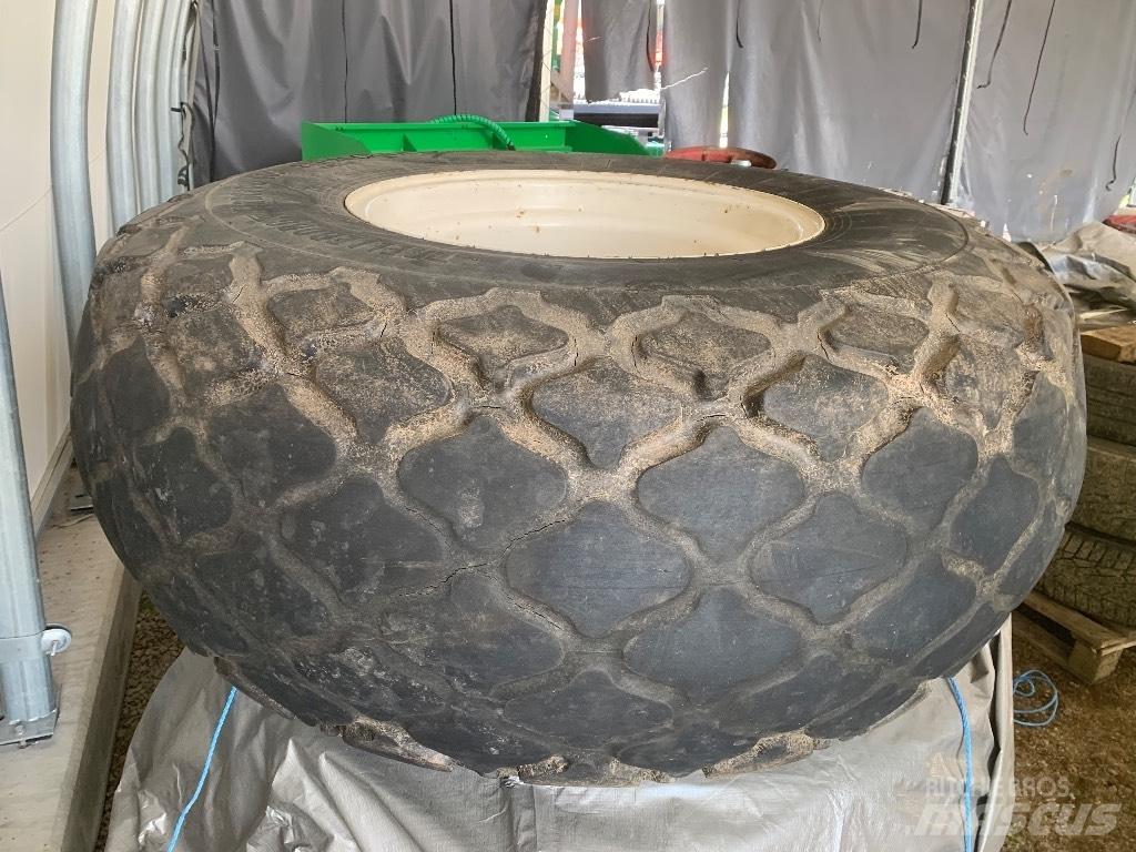 Trelleborg 23.1 26 Rehvid, rattad ja veljed