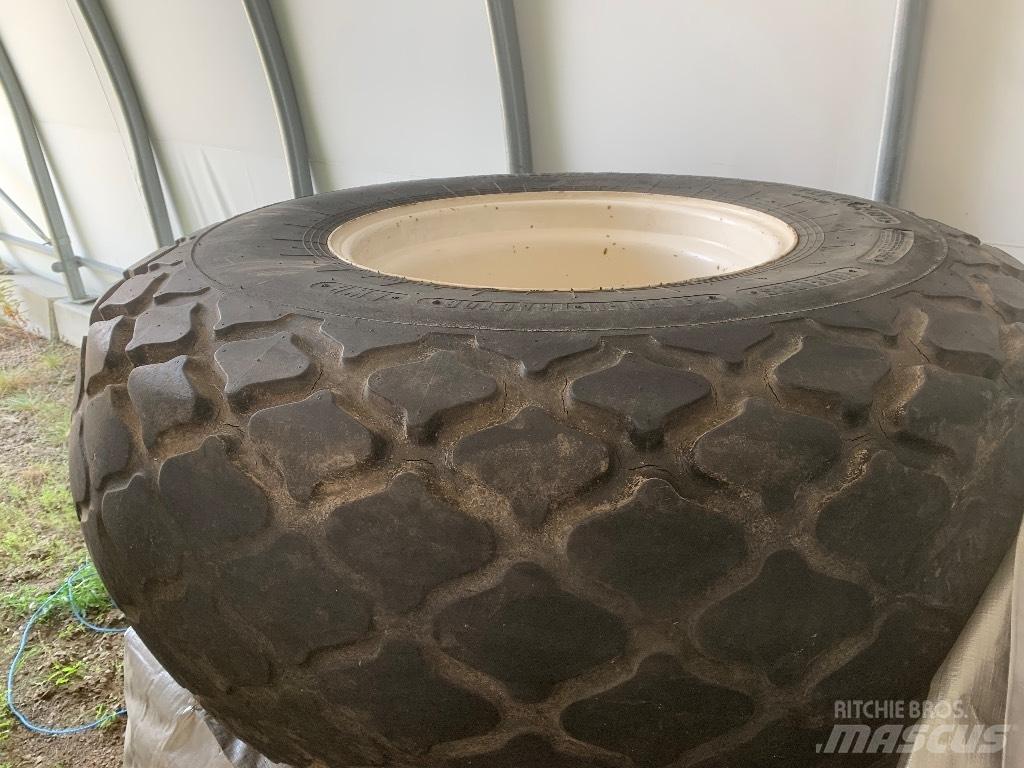 Trelleborg 23.1 26 Rehvid, rattad ja veljed