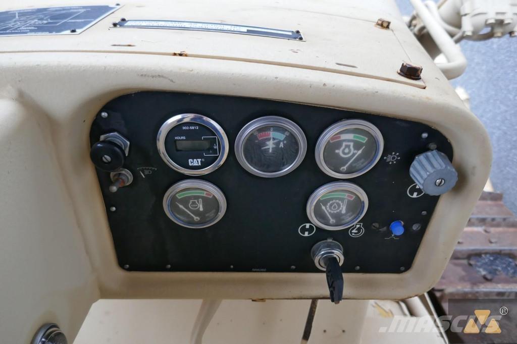 CAT D7G Ex-army Buldooserid