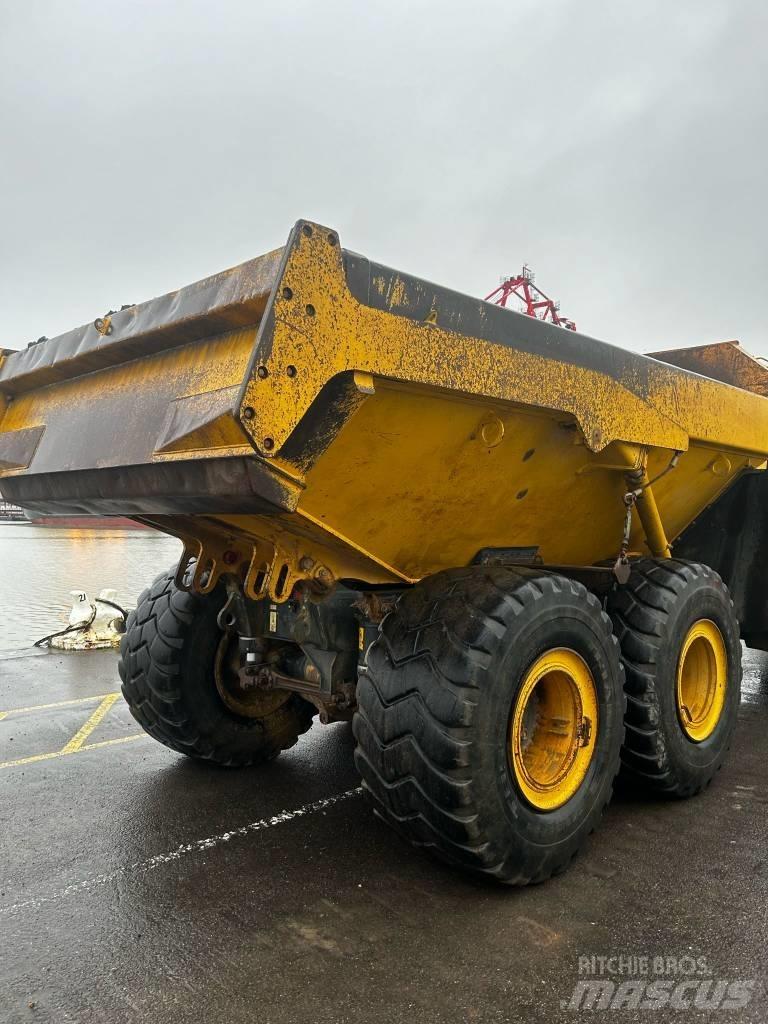 Komatsu HM 300-3 Liigendraamiga pinnaseveokid