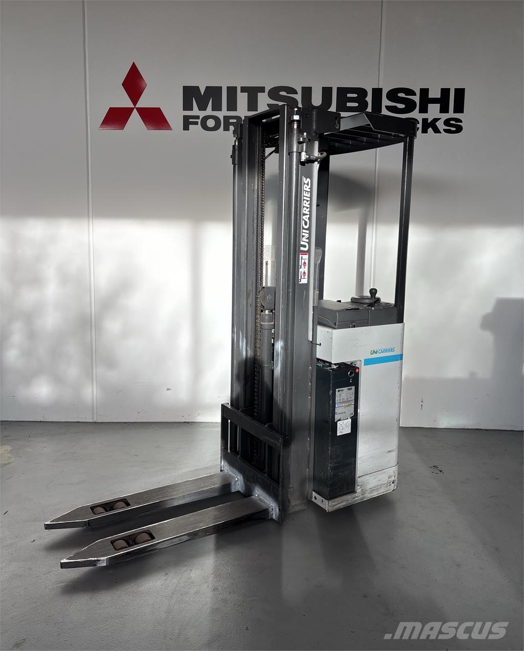 Atlet A160 Platvormiga virnastajad