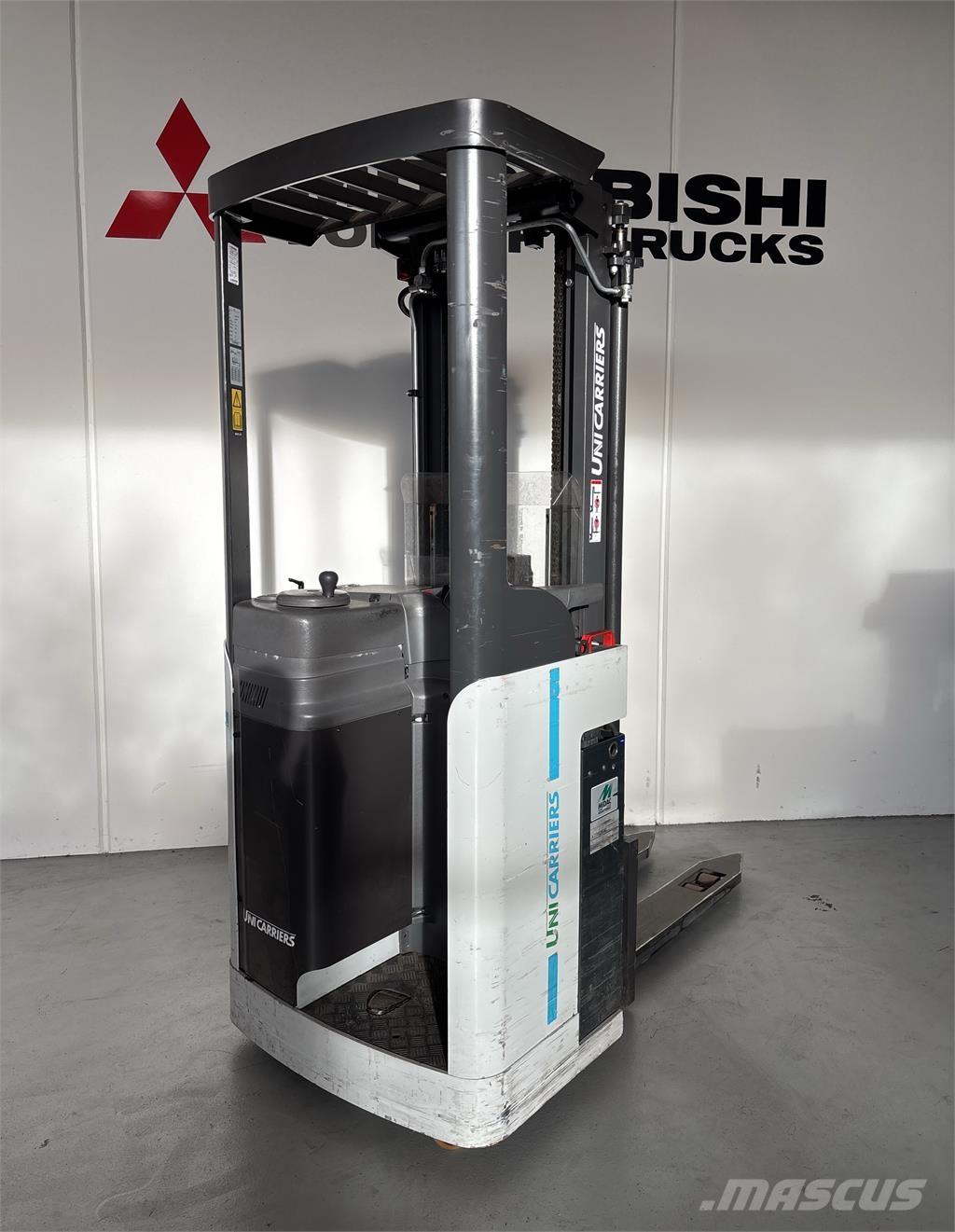 Atlet A160 Platvormiga virnastajad