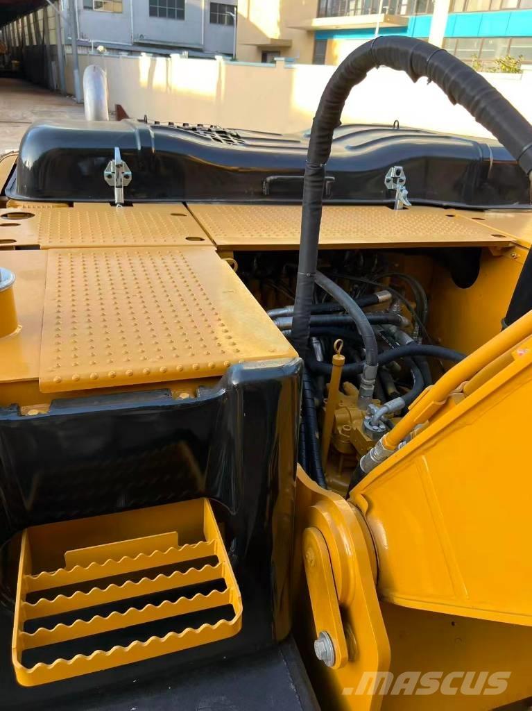 CAT 320D2 Väikeekskavaatorid 7t-12t